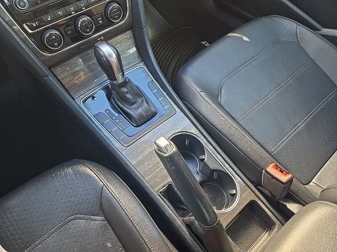 Used 2016 Volkswagen Passat 1.8T SE image 23