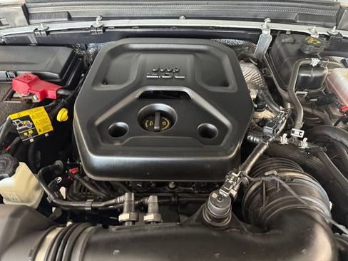Used 2025 Jeep Wrangler Sport AWD/4WD image 7