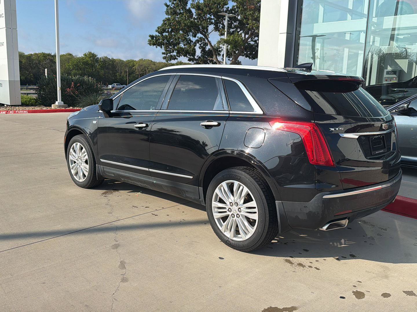 Used 2017 Cadillac XT5 Premium Luxury FWD image 3
