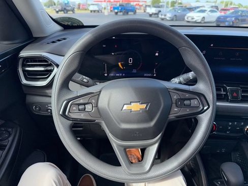 Used 2025 Chevrolet TrailBlazer LT AWD/4WD image 23