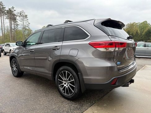 Used 2017 Toyota Highlander SE AWD/4WD image 6