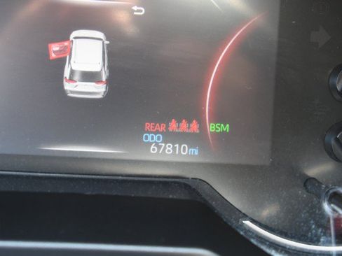 Used 2024 Toyota RAV4 XLE AWD/4WD image 32