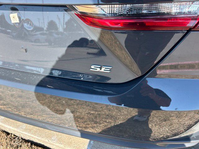 Used 2025 Toyota Camry SE FWD image 4
