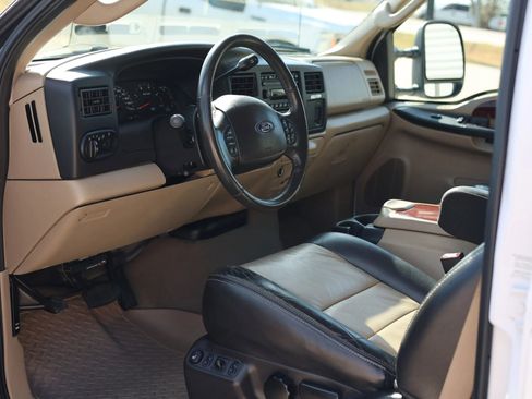 Used 2005 Ford Excursion Eddie Bauer image 17