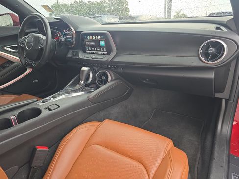 Used 2018 Chevrolet Camaro SS RWD image 9