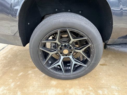 Used 2022 Chevrolet Suburban LT RWD image 26