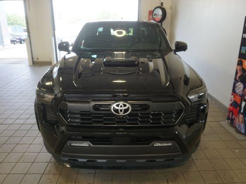 Used 2025 Toyota Tacoma TRD Sport w/ TRD Sport Premium Package AWD/4WD image 16