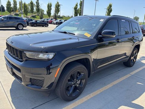 Used 2023 Jeep Grand Cherokee L Laredo AWD/4WD image 1