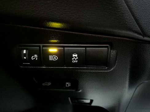 Used 2025 Toyota Corolla Cross AWD Hybrid w/ Convenience Package image 33