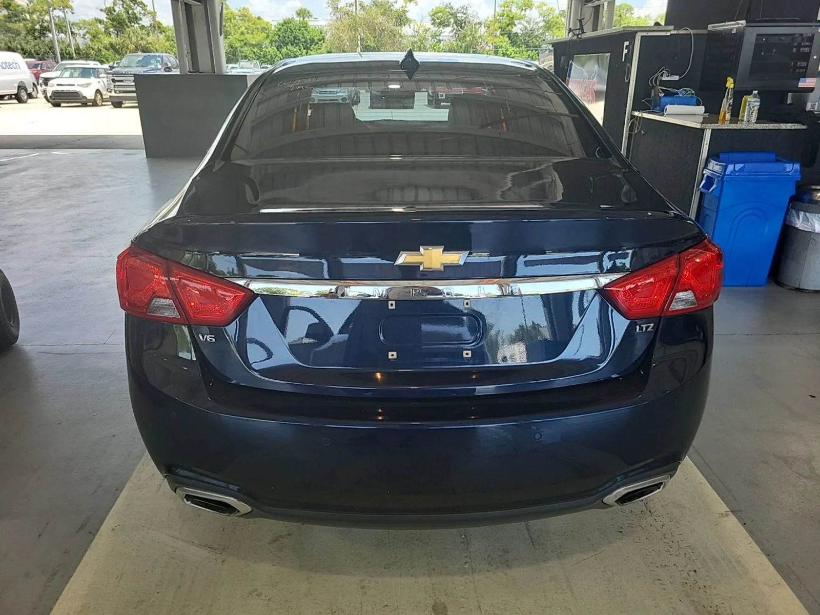 Used 2016 Chevrolet Impala LTZ w/ Enhanced Convenience Package FWD image 4