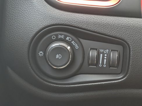 Used 2022 Jeep Renegade Trailhawk AWD/4WD image 26