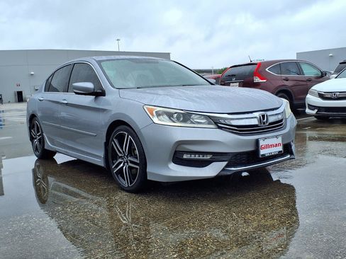 Used 2017 Honda Accord Sport image 2