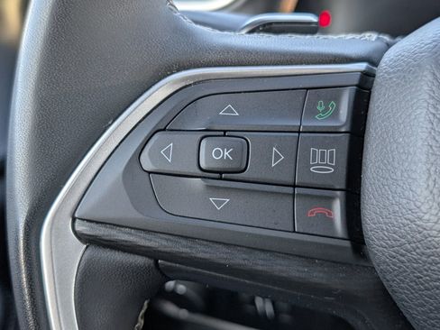 Used 2024 Jeep Grand Cherokee L Laredo image 24