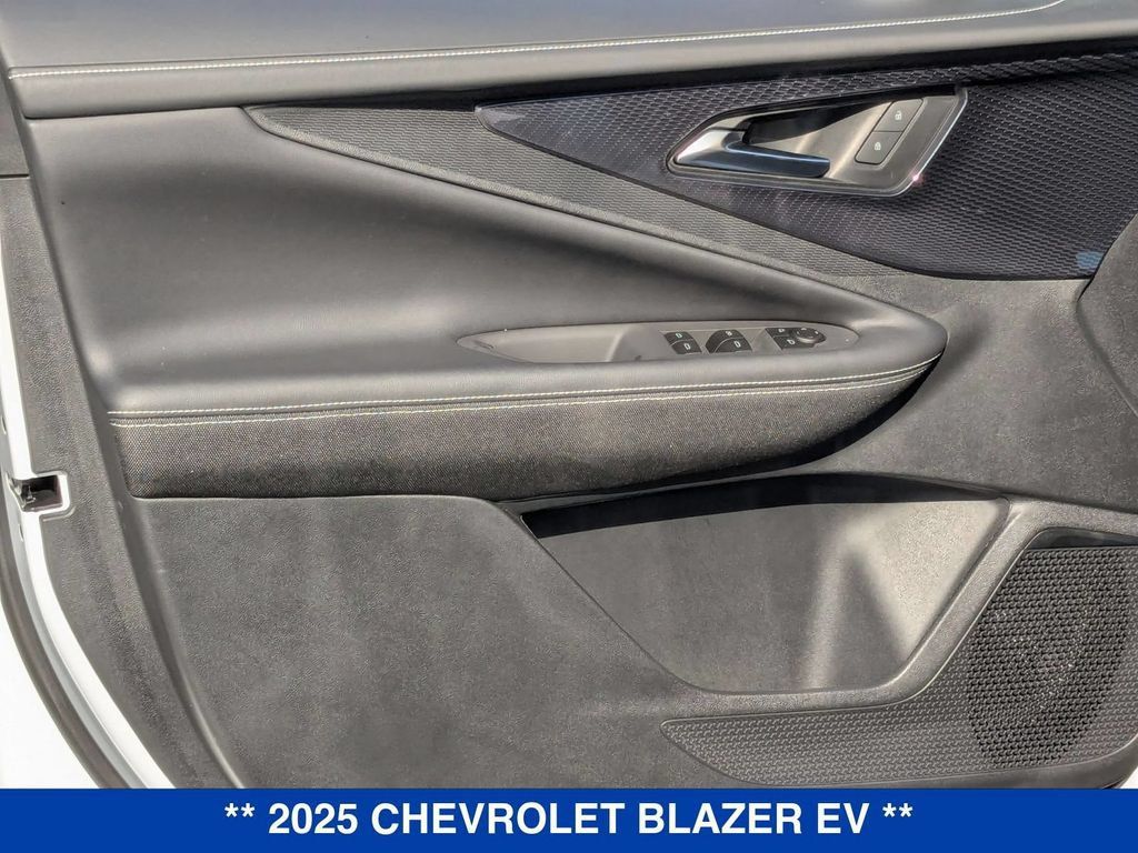 New 2025 Chevrolet Blazer EV LT AWD/4WD image 10