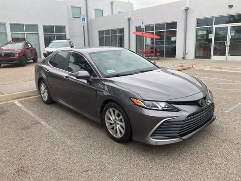 Used 2022 Toyota Camry LE w/ Carpet Mat Package (TMS) FWD image 3