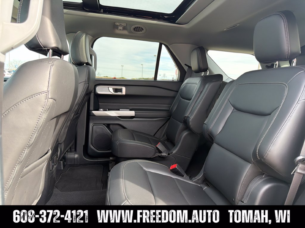 Used 2024 Ford Explorer XLT w/ Equipment Group 202A AWD/4WD image 30
