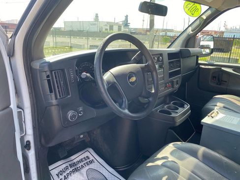 Used 2015 Chevrolet Express 2500 image 17