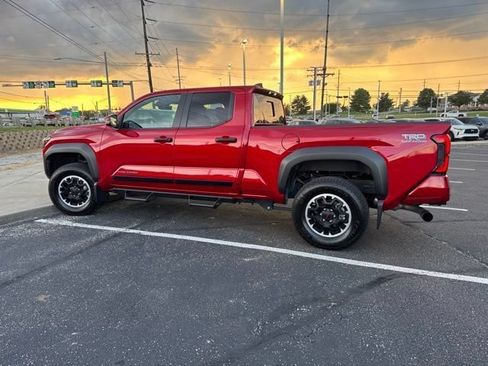 Certified 2025 Toyota Tacoma TRD Off-Road w/ TRD Off Road Upgrade Package AWD/4WD image 18