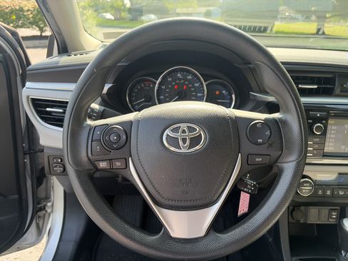 Used 2015 Toyota Corolla LE FWD image 24