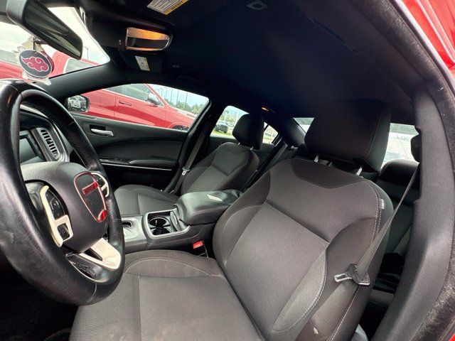 Used 2017 Dodge Charger SE RWD image 9