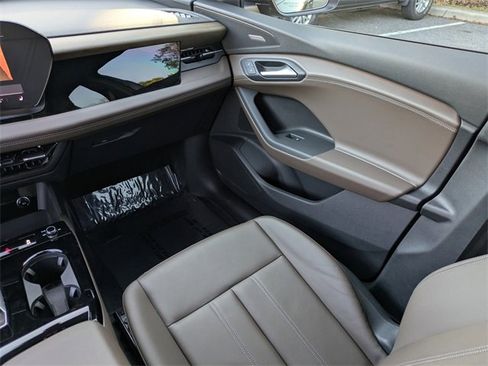 Used 2025 Audi Q6 e-tron Premium Plus w/ Premium Plus image 18