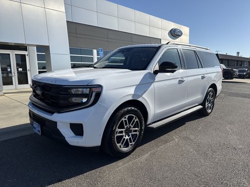 Used 2025 Ford Expedition Max Active AWD/4WD image 1