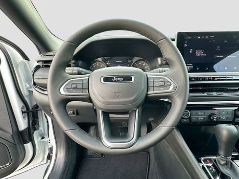 New 2026 Jeep Compass Latitude image 7