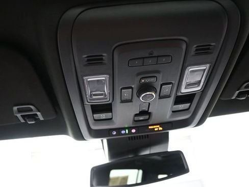 Used 2023 GMC Yukon XL Denali AWD/4WD image 12