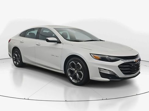 Used 2024 Chevrolet Malibu LT image 2