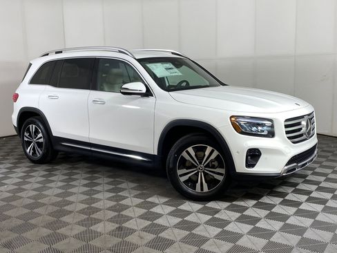 New 2025 Mercedes-Benz GLB 250 4MATIC image 6