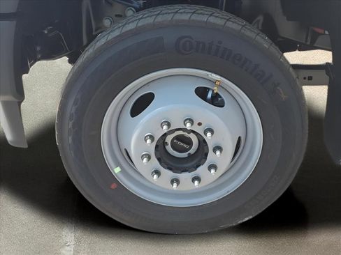 New 2025 Ford F550 4x4 Regular Cab Super Duty image 19