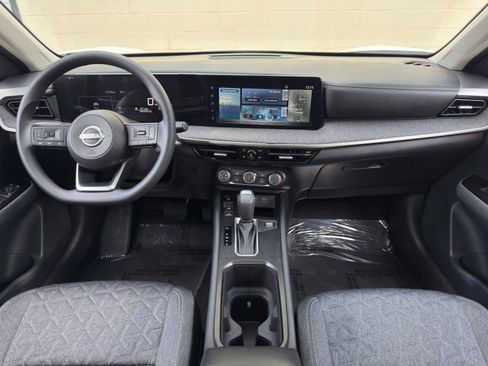 Used 2025 Nissan Kicks SV w/ SV Premium Package FWD image 12
