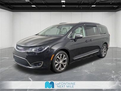 Used 2017 Chrysler Pacifica Limited w/ UConnect Theater Package