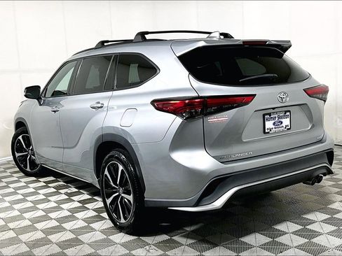 Used 2021 Toyota Highlander XSE image 11