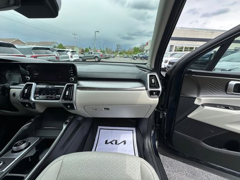 Used 2023 Kia Sorento EX AWD/4WD image 22