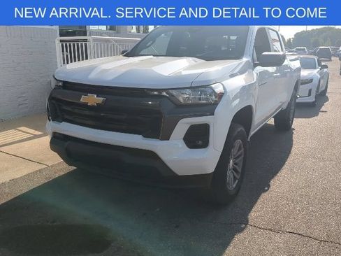 Used 2024 Chevrolet Colorado LT w/ LT Convenience Package II AWD/4WD image 8