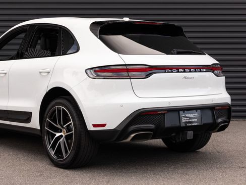 Certified 2025 Porsche Macan AWD/4WD image 11