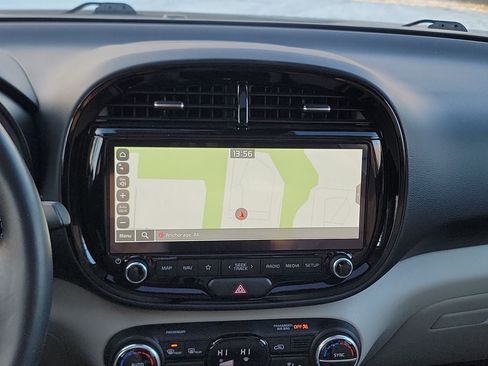 Used 2024 Kia Soul EX image 17