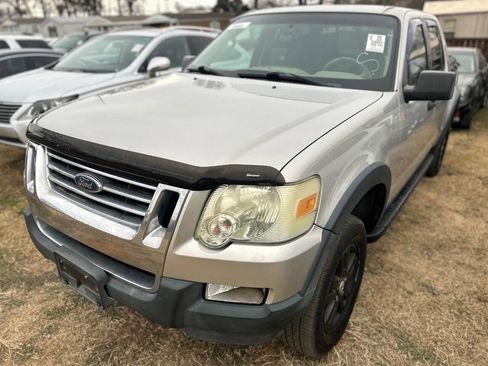 Used 2007 Ford Explorer Sport Trac XLT image 2