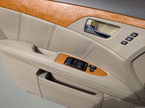 Used 2005 Toyota Avalon Limited image 9