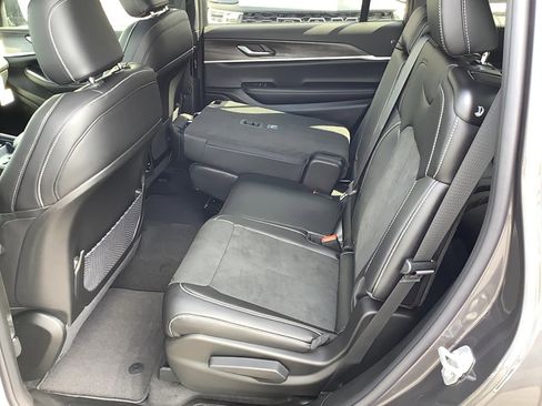 New 2026 Jeep Grand Cherokee L 4WD image 9