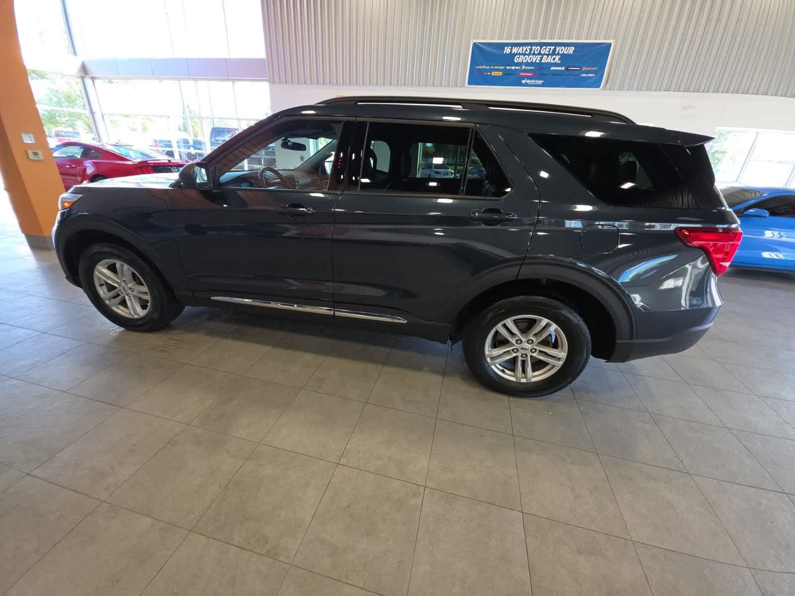 Used 2023 Ford Explorer XLT w/ Equipment Group 202A AWD/4WD image 11