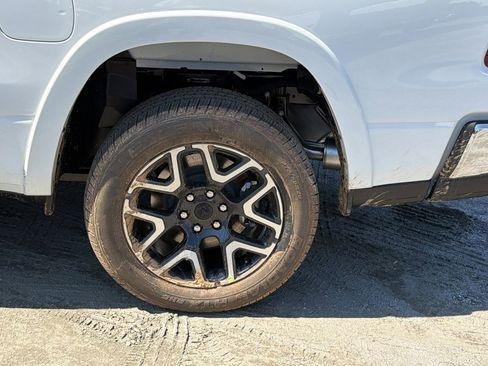 New 2026 RAM 1500 Laramie AWD/4WD image 12