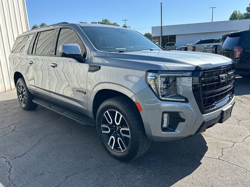Used 2024 GMC Yukon XL AT4 w/ Technology Package AWD/4WD image 4