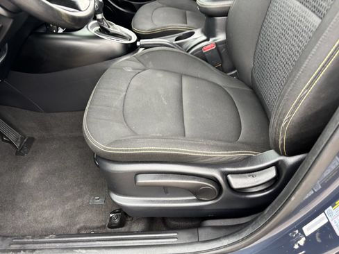 Used 2015 Kia Soul + FWD image 21