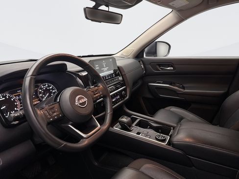 Used 2024 Nissan Pathfinder SL w/ SL Premium Package AWD/4WD image 9