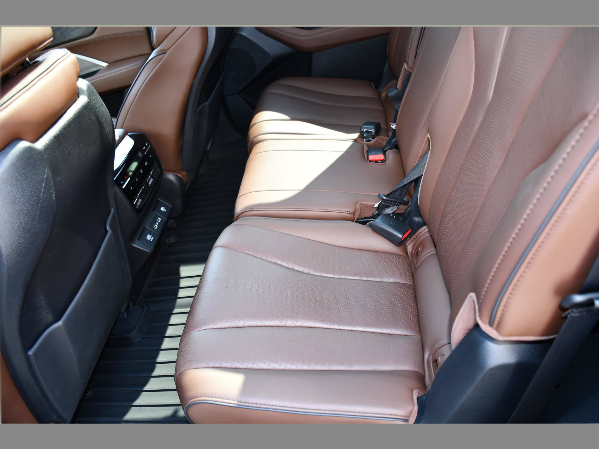 Used 2024 Acura MDX w/ Advance Package AWD/4WD image 16