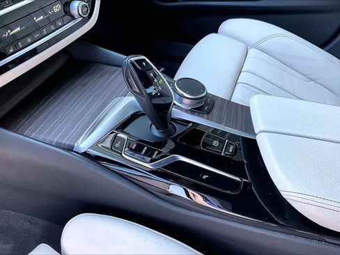 Used 2022 BMW 530i w/ Premium Package RWD image 18