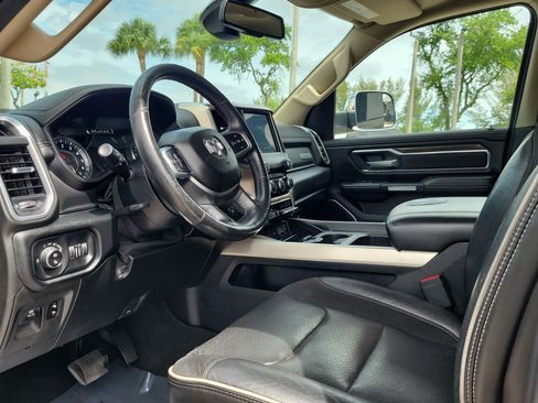 Used 2019 RAM 1500 Laramie AWD/4WD image 9