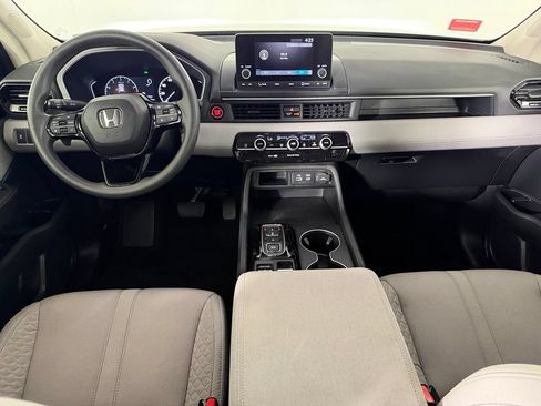 Used 2024 Honda Pilot LX image 13